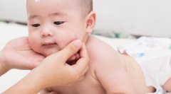 宝宝胳膊腿起小红疹痒湿疹反复是什么原因  可以这样做
